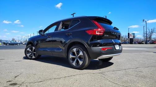 2025 Volvo XC40 B5 Core