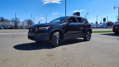 2025 Volvo XC40 B5 Core