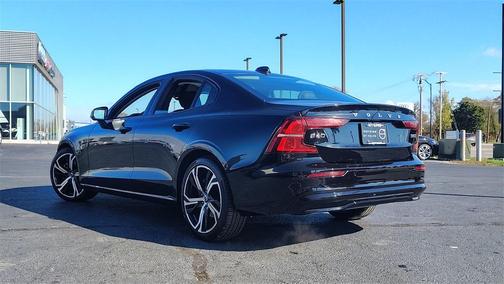 2025 Volvo S60 B5 Plus