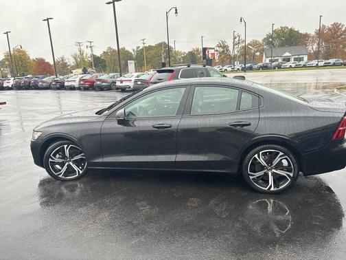 2025 Volvo S60 B5 Plus