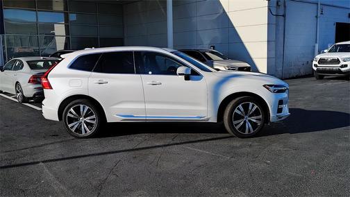 2023 Volvo XC60 B5 Plus Bright Theme