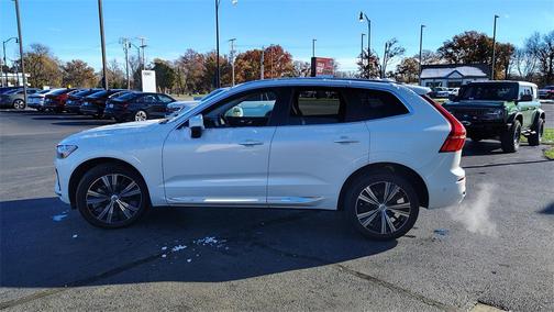 2023 Volvo XC60 B5 Plus Bright Theme
