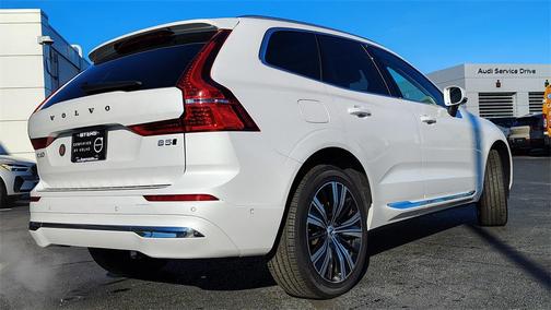 2023 Volvo XC60 B5 Plus Bright Theme