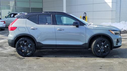 2026 Volvo XC40 B5 Ultra Black Edition