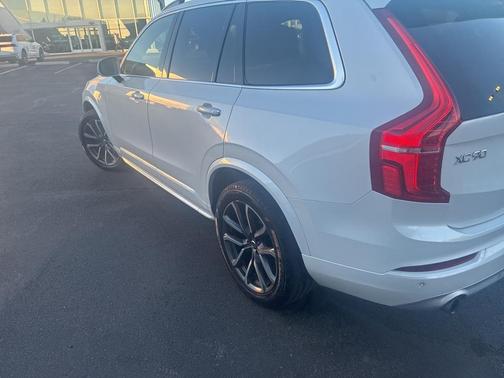 2019 Volvo XC90 T5 Momentum