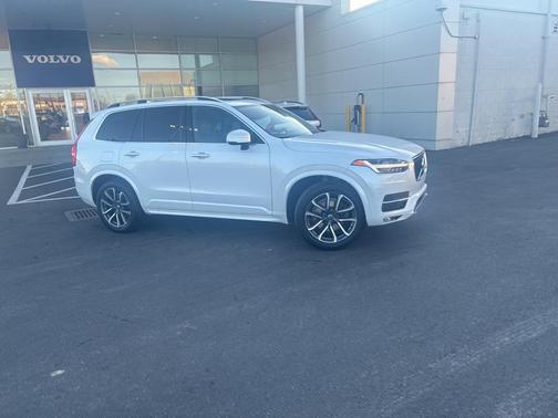 2019 Volvo XC90 T5 Momentum