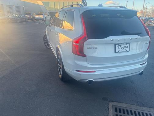 2019 Volvo XC90 T5 Momentum