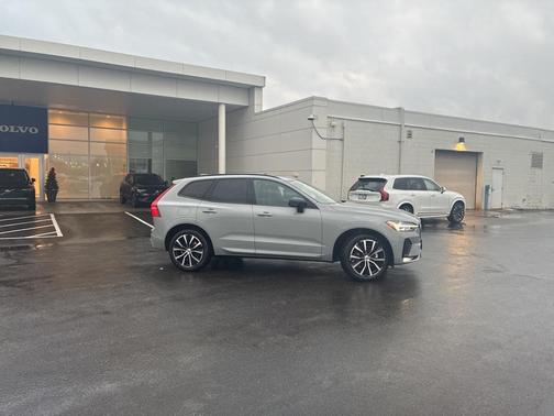 2025 Volvo XC60 B5 Plus