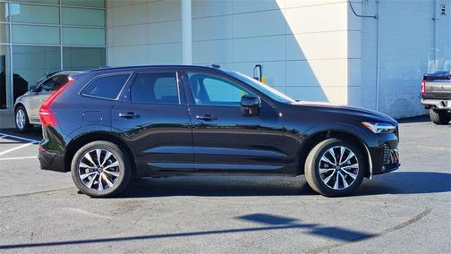 2023 Volvo XC60 B5 Plus Dark Theme