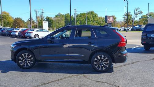 2023 Volvo XC60 B5 Plus Dark Theme