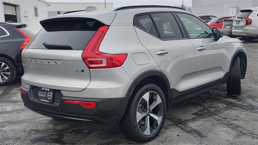 2025 Volvo XC40 B5 Plus Dark Theme