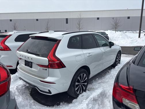 2023 Volvo XC60 B5 Plus Dark Theme