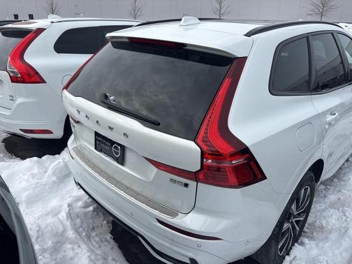 2023 Volvo XC60 B5 Plus Dark Theme