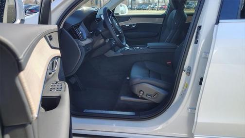 2025 Volvo XC90 Plug-In Hybrid T8 Core
