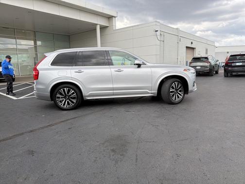 2020 Volvo XC90 T5 Momentum
