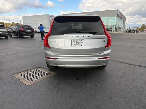 2020 Volvo XC90 T5 Momentum