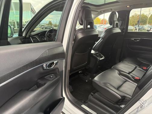 2020 Volvo XC90 T5 Momentum