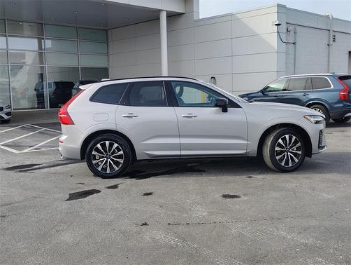 2025 Volvo XC60 B5 Plus