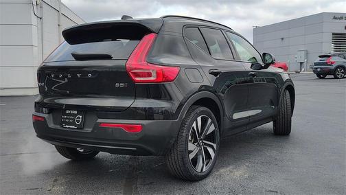 2025 Volvo XC40 B5 Plus Dark Theme