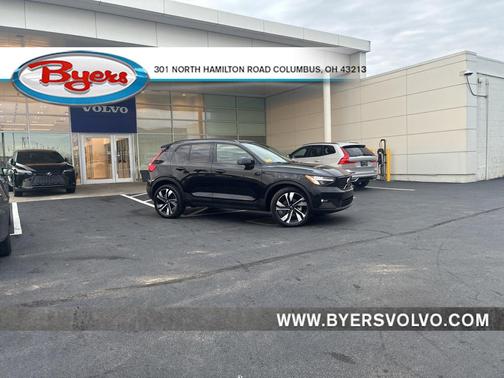 2025 Volvo XC40 B5 Plus Dark Theme