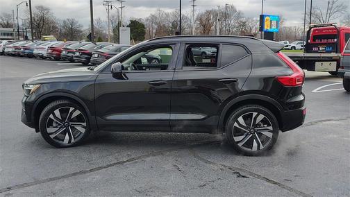 2025 Volvo XC40 B5 Plus Dark Theme