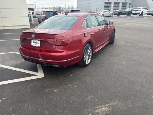 2019 Volkswagen Passat 2.0T R-Line