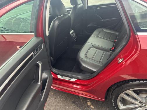 2019 Volkswagen Passat 2.0T R-Line