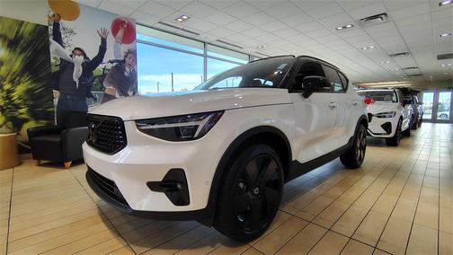 2026 Volvo XC40 B5 Ultra Black Edition