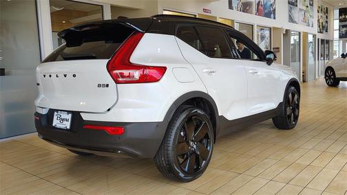 2026 Volvo XC40 B5 Ultra Black Edition