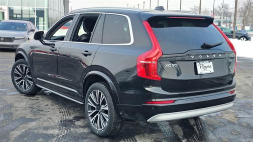 2022 Volvo XC90 T5 Momentum