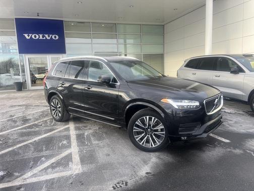2022 Volvo XC90 T5 Momentum