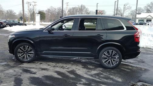 2022 Volvo XC90 T5 Momentum