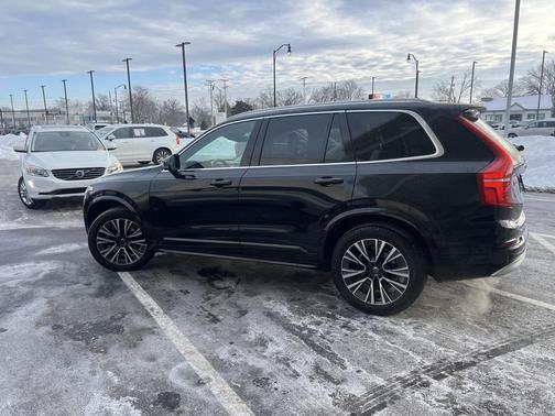 2022 Volvo XC90 T5 Momentum