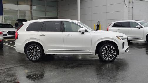 2026 Volvo XC90 B5 Plus