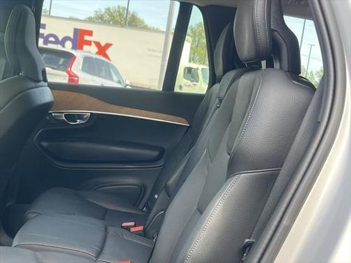 2024 Volvo XC90 B5 Plus