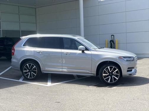 2024 Volvo XC90 B5 Plus