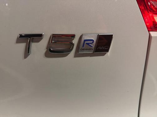 2019 Volvo XC40 T5 R-Design