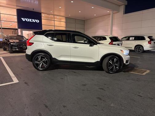 2019 Volvo XC40 T5 R-Design