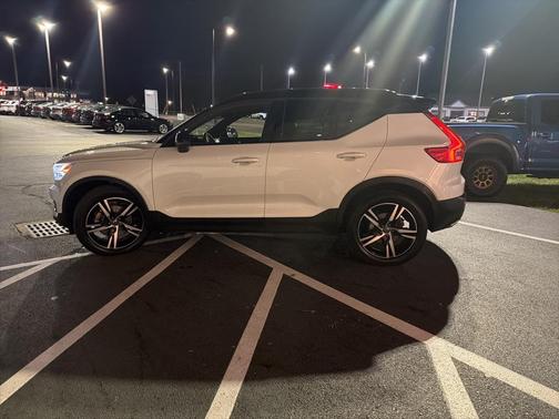 2019 Volvo XC40 T5 R-Design