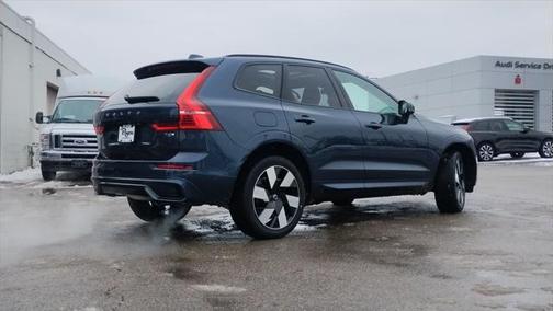 2025 Volvo XC60 Plug-In Hybrid T8 Plus