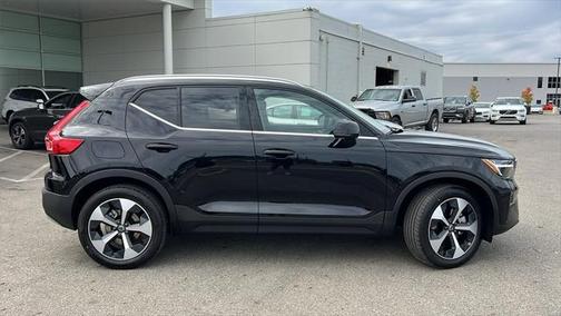2025 Volvo XC40 B5 Core