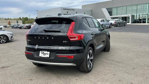 2025 Volvo XC40 B5 Core