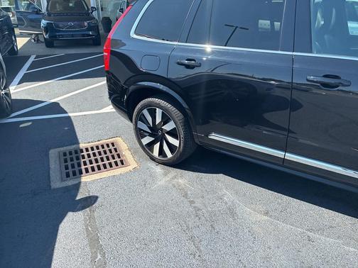 2024 Volvo XC90 Recharge Plug-In Hybrid T8 Plus Bright Theme 7 Passenger