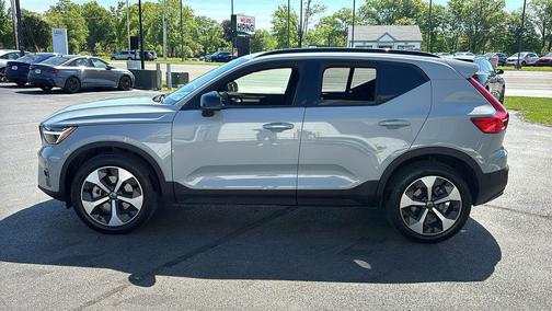 Vapour Gray Metallic 2025 Volvo XC40 B5 Plus Dark Theme