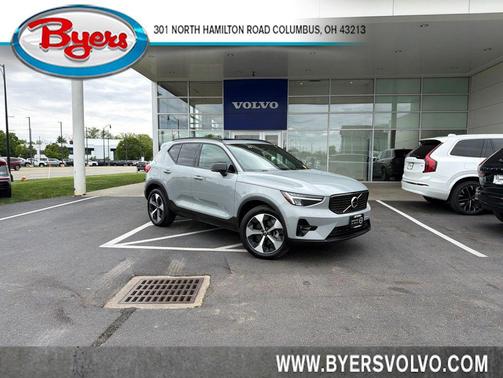 Vapour Gray Metallic 2025 Volvo XC40 B5 Plus Dark Theme