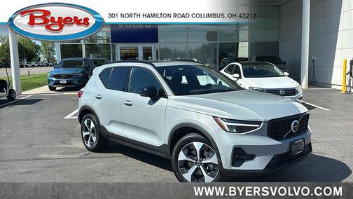 Vapour Gray Metallic 2025 Volvo XC40 B5 Plus Dark Theme