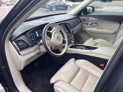 2022 Volvo XC90 T6 Inscription