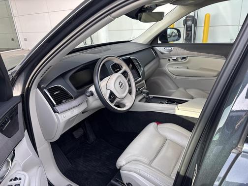 2022 Volvo XC90 T6 Inscription