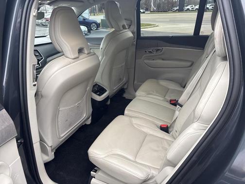 2022 Volvo XC90 T6 Inscription