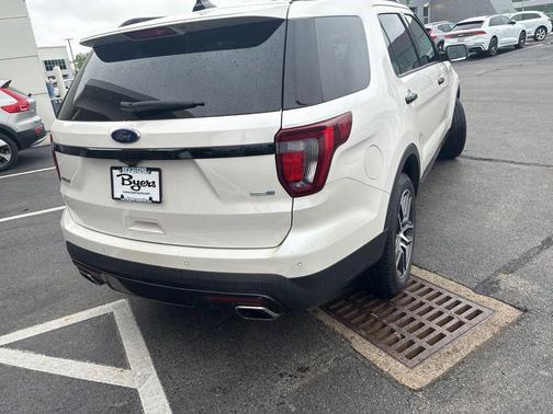 White Platinum Clearcoat Metallic 2017 Ford Explorer sport